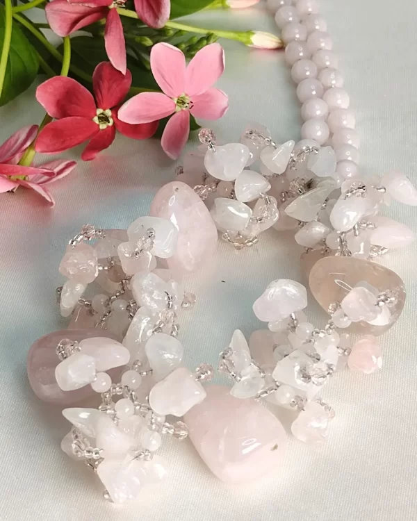 Rosy Ruff - Semi-choker strand of small Rose Quartz tumbles and chips. DN0061