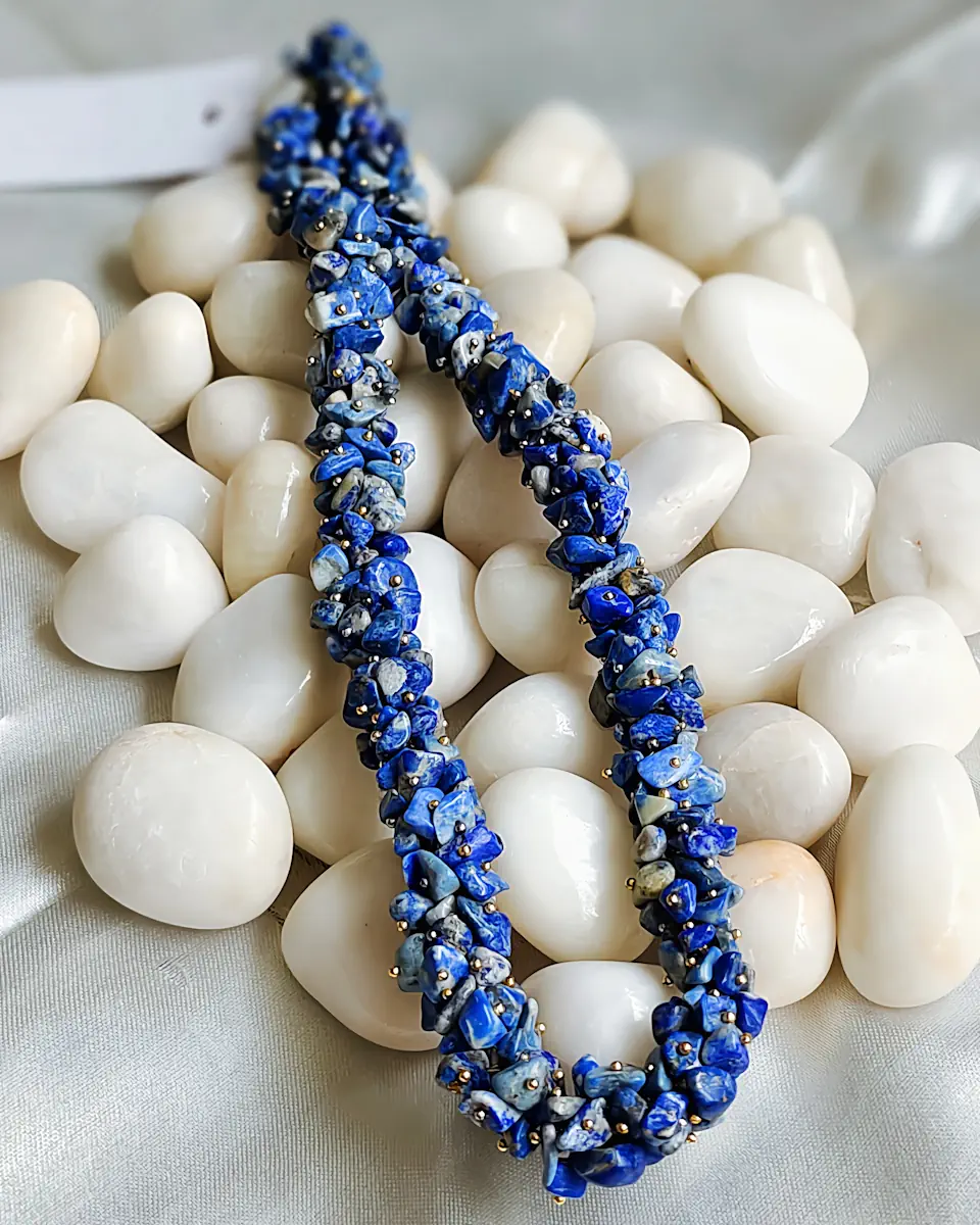 Sodalite Sizzler - DN0101 - Sodalite chips, in a 16" choker style necklace