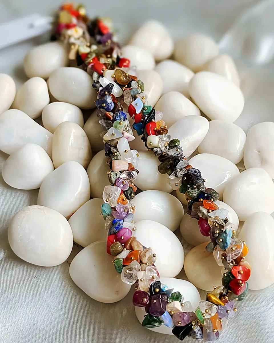 Medley Madness - DN0102 - A variety of chips, in a 16" choker style necklace