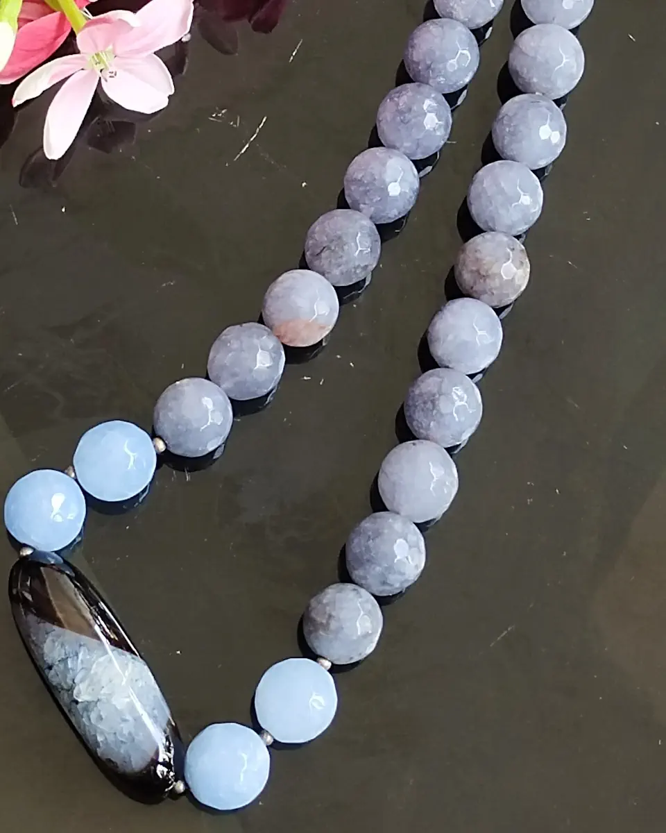 Highland Mist - DN0119 - Light gray and light blue Onyx honey cut beads flank a beautiful grey-blue Onyx lozenge in this imperious 18” necklace.