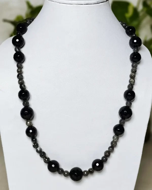 Black Flirt - DN0123 - Mottled and splotched gray small Onyx beads play partner to large honey-cut jet black Onyx beads in 20" of harmony