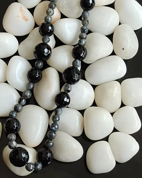 Black Flirt - DN0123 - Mottled and splotched gray small Onyx beads play partner to large honey-cut jet black Onyx beads in 20" of harmony