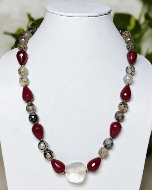 Villa Vita - DN0125 - Mottled and splotched pale-yellow and black Onyx beads with dragon veins, partner up with teardrop Red Agate beads to offset a Rose Quartz tumble set as a centerpiece