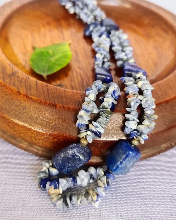 Sky Sprite - DN0126 - Mottled blue and white Sodalite chips team up with tumbles of Lapiz Lazuli in this simple harmonious 18" necklace