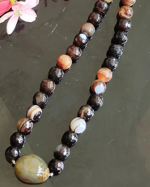 Brown Band - DN0132 - A collection of clouded and banded honey-cut beads of Onyx in all shades of brown and honey in an eye-catching 18" necklace, setting off a plain light mossy brown Agate tumble