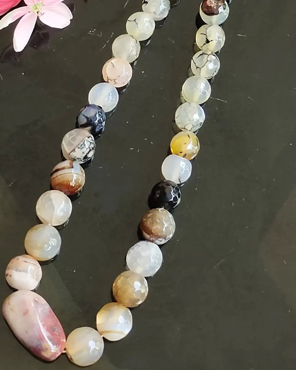 Carefree Cruise - DN0135 - A collection of clouded and banded honey-cut beads of Onyx in a variety of matching shades all arrayed around an Agate tumble as a central piece in this alluring 16" necklace