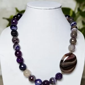 Maharani - DN0137 - A collection of clouded and banded honey-cut beads of Onyx in a variety of shades of indigo all arrayed around an Agate tumble as a central piece makes for a lovely 16" necklace fit for a queen