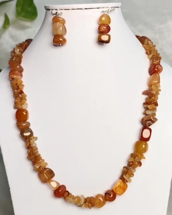 Orange Burst – DN0348 - Tumbles of bright orange agate with bright orange Onyx chips come together in a warm embrace in this 19” necklace. And a pair of matching earrings to complete your ensemble!