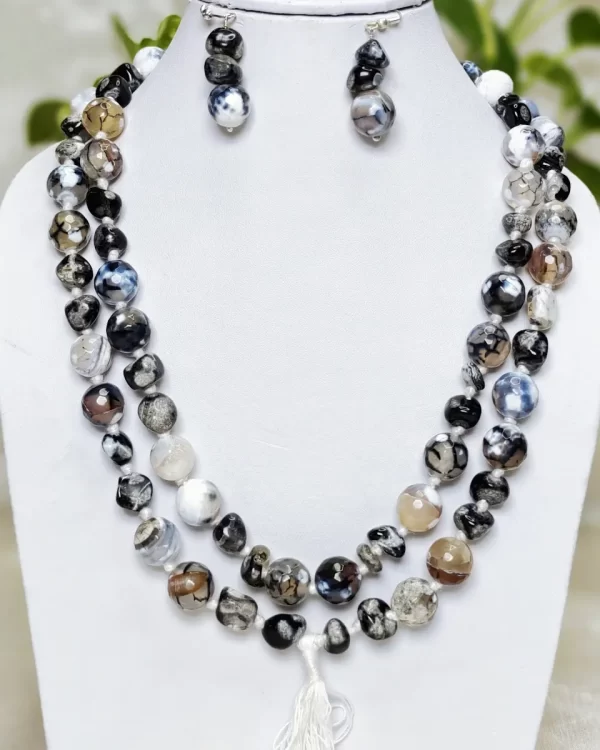 Chiaroscuro - DN0494 - Delicate but boldly splotched white and black Onyx beads in an enticing 40” knotted stunner.