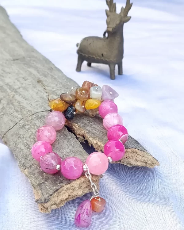 DB0058 - Tropical Bubble Gum - Bracelet - A clutch of delightful Onyx and Agate tumbles, chips, and beads in delicate tropical pastel shades come together in this beautiful piece, guaranteed to be a conversation starter.