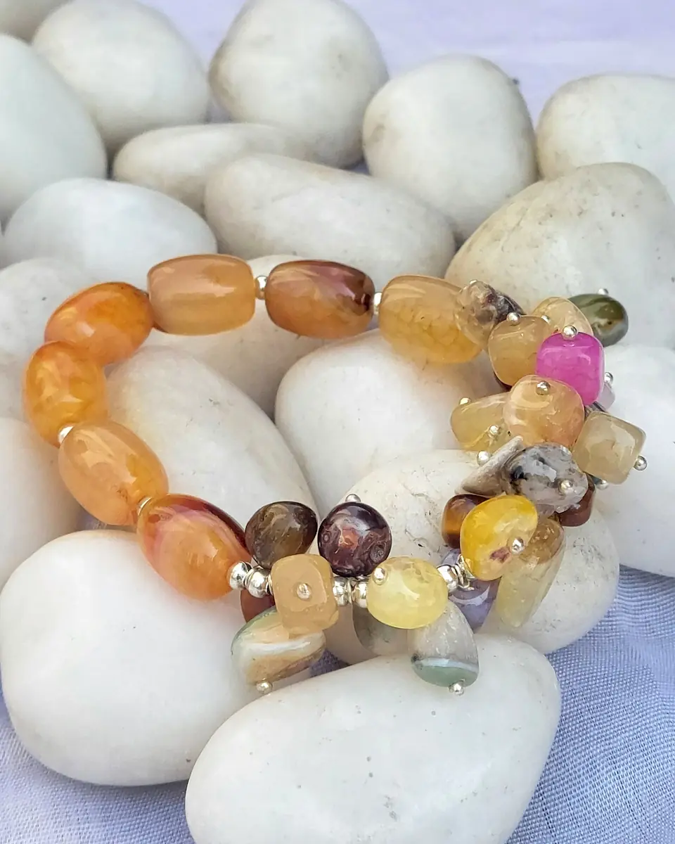 Tropical Burst - DB0064 - Bracelet - A clutch of delightful Onyx and Agate tumbles, chips, and beads in delicate tropical pastel shades – predominantly in dark orange – come together in this beautiful piece, guaranteed to be a conversation starter.