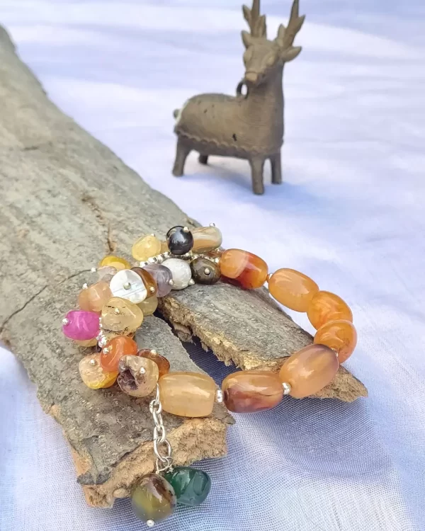 Tropical Burst - DB0064 - Bracelet - A clutch of delightful Onyx and Agate tumbles, chips, and beads in delicate tropical pastel shades – predominantly in dark orange – come together in this beautiful piece, guaranteed to be a conversation starter.