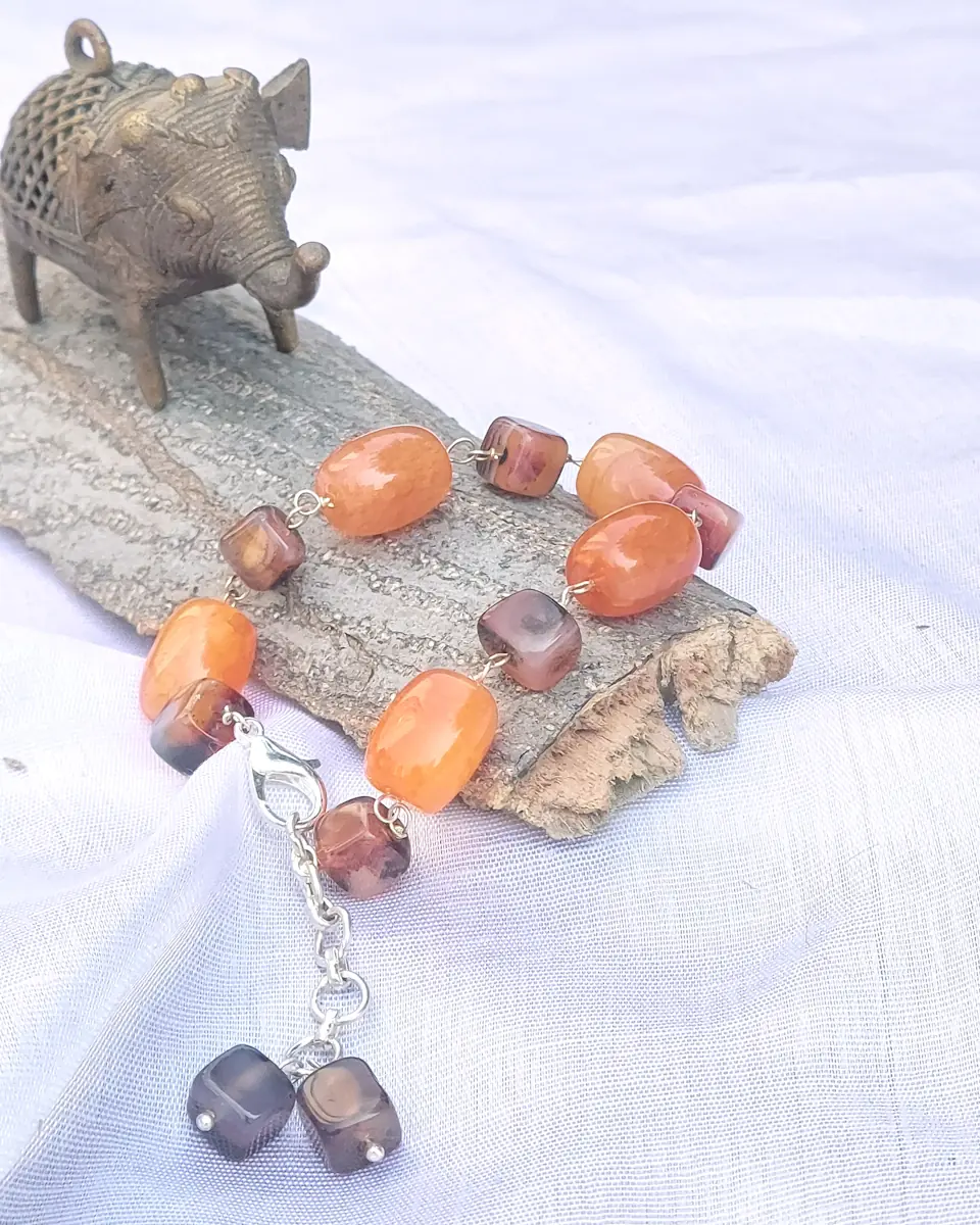 Orange Fire - Bracelet - DB0094 - Delightful irregular beads and tumbles of Onyx and Agate in shades of orange and pearly white come together in this delicate bracelet.